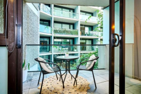 Stylish 1 Bedroom Retreat in St Kilda w Car Park